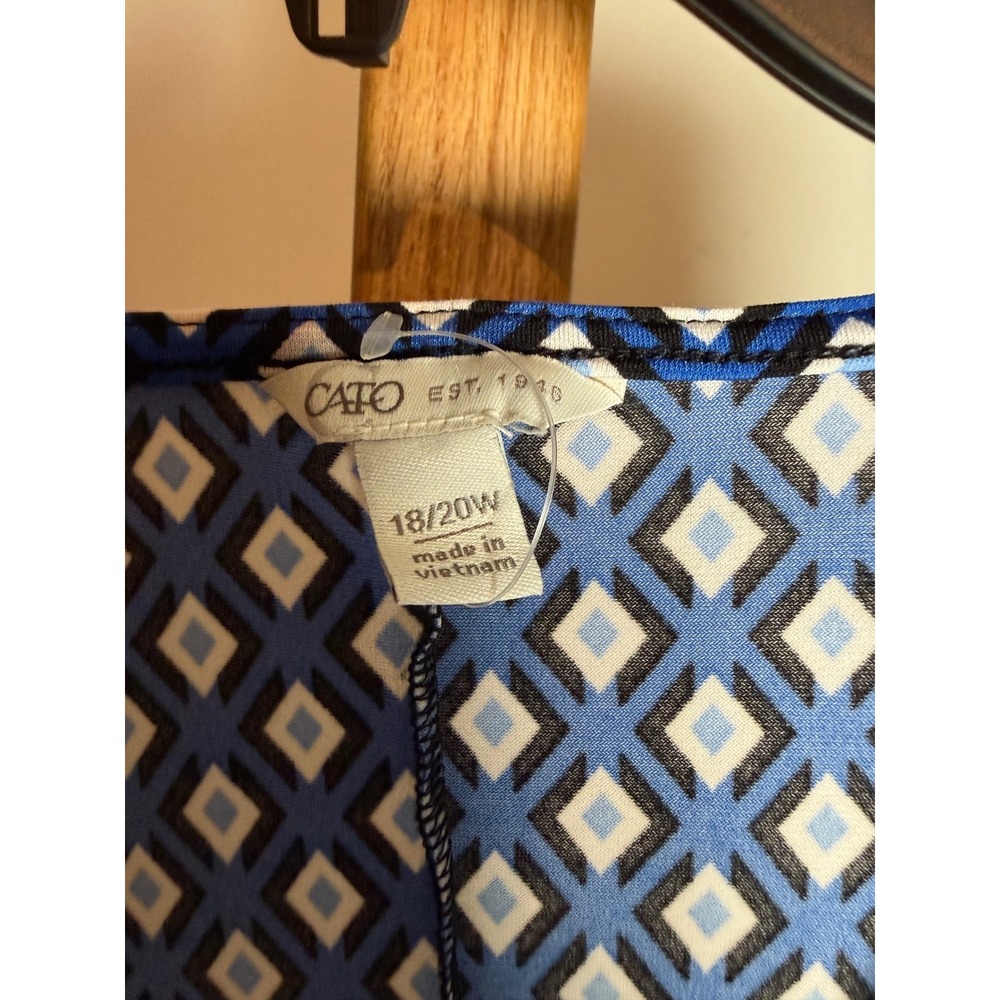 Cato Womens Plus Size 18/20W Blue Geometric Diamond Faux Wrap V-Neck Blouse Top - Picture 2 of 4